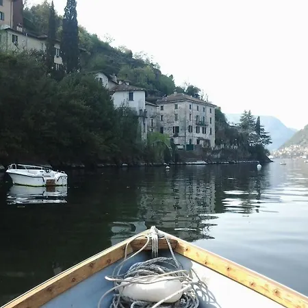 Waterfront Palazzo At Comolake 아파트 *