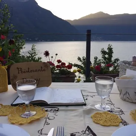 Waterfront Palazzo At Comolake 아파트 *